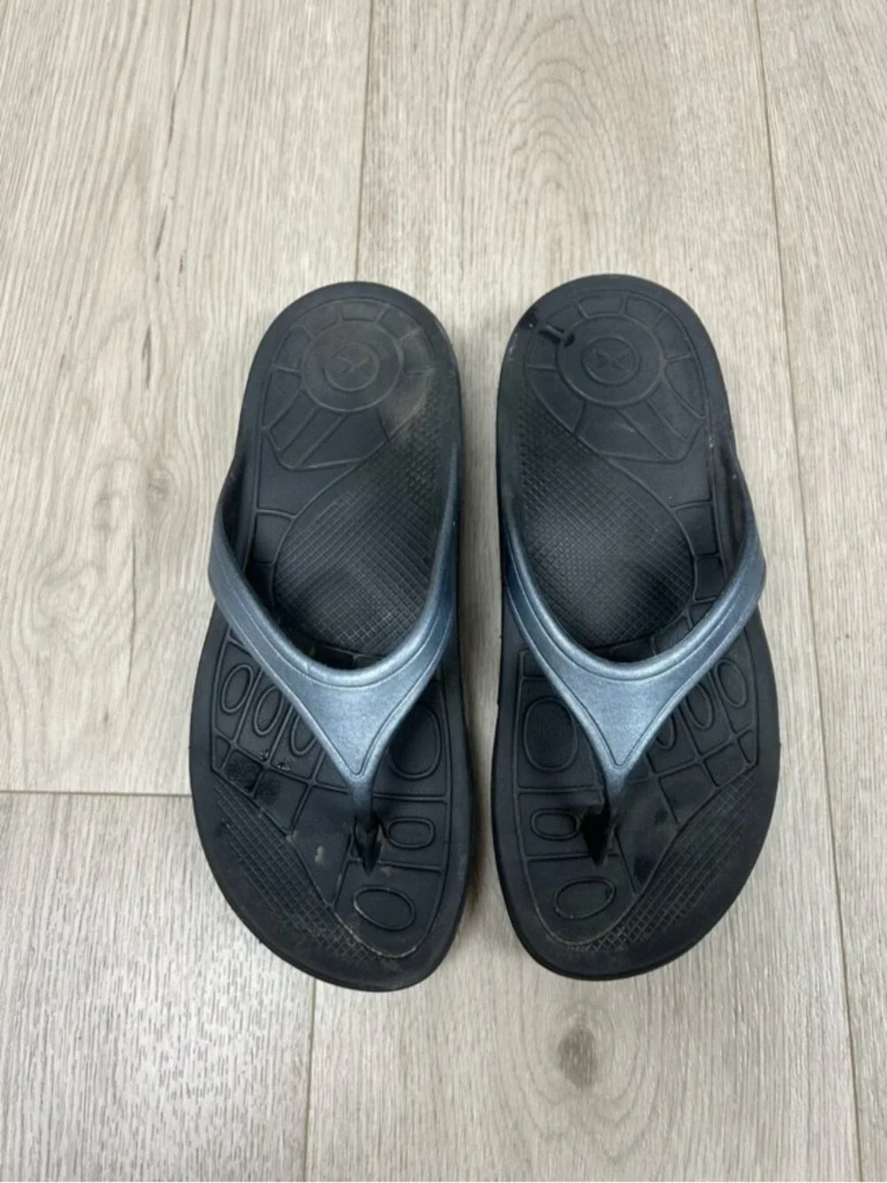 Aetrex Women’s Black & Silver Fiji Orthotic Flip Flops‎